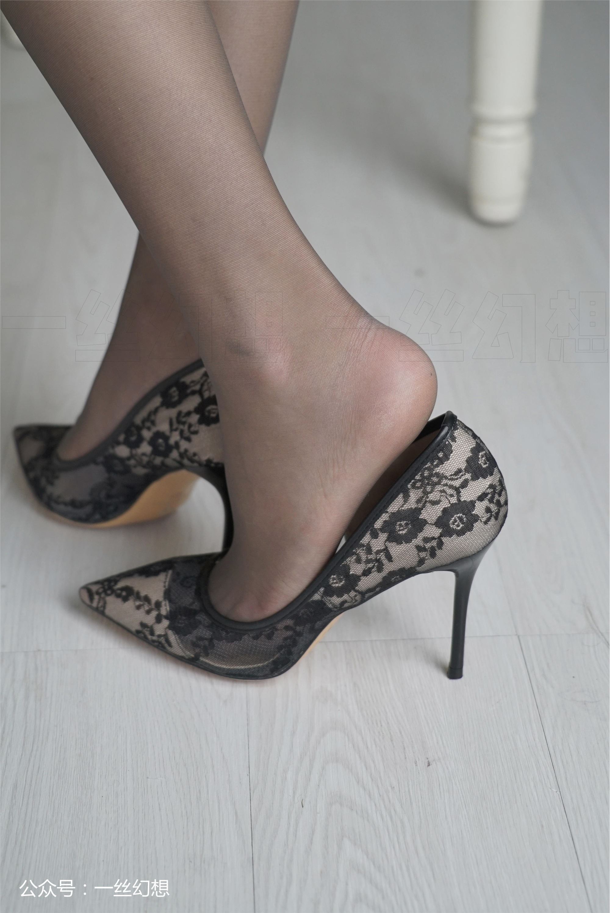 高丝女子图鉴 袜小喵×一丝幻想 NZ013 小唯